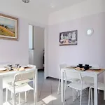 Downtown Oda ve Kahvaltı 3*