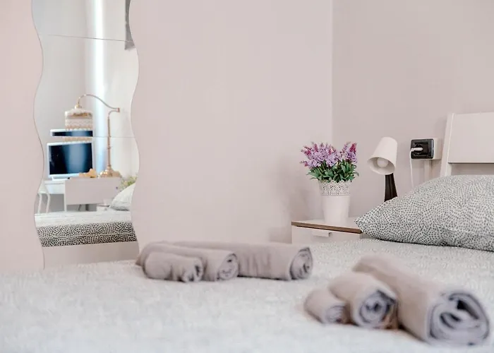 Downtown לינה וארוחת בוקר קומו