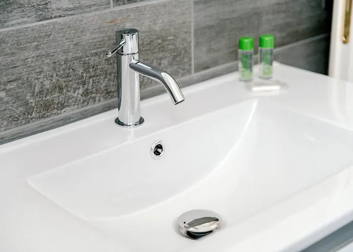 Downtown לינה וארוחת בוקר 3*